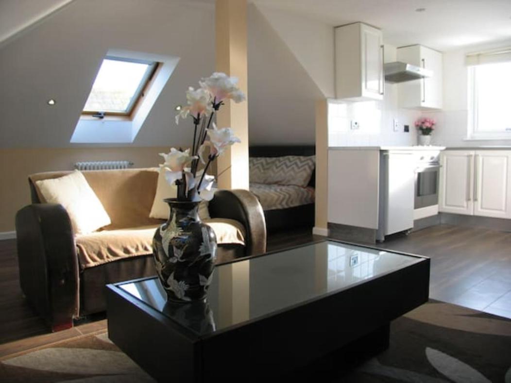 Modern Cosy Private Studio, Wifi, Ip-Tv, Must See Romford Kültér fotó